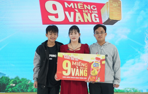 Chủ quán hủ tiếu nhận giải thưởng 9 miếng vàng SJC nhờ uống Trà Dr Thanh