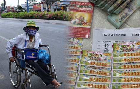 ‘Ôm’ 11 tờ ế, người bán vé số khuyết tật trúng 22 tỉ đồng