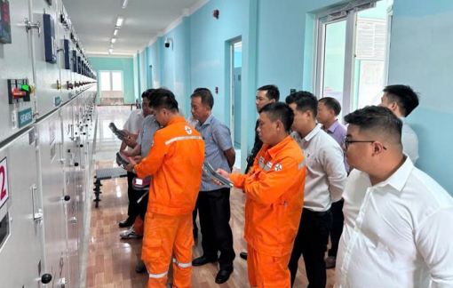 PC Khánh Hòa: Huấn luyện nội bộ thực hành thiết bị đo phóng điện cục bộ