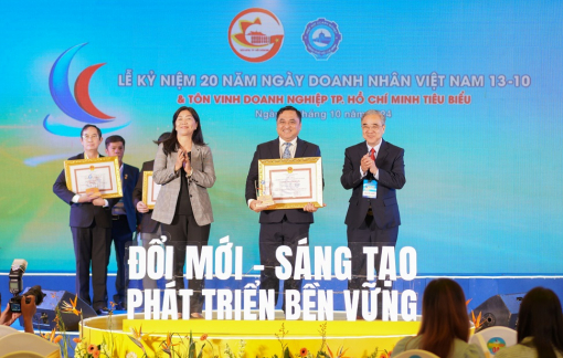 SATRA cùng các đơn vị thành viên nhận danh hiệu Doanh nghiệp Doanh nhân TPHCM tiêu biểu năm 2024