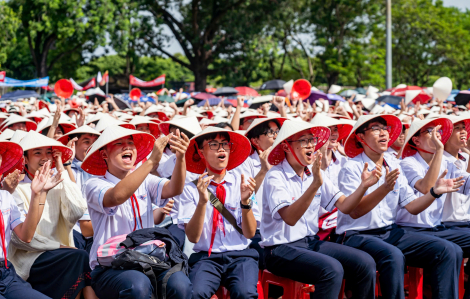 Người dân Huế vỡ òa cảm xúc khi Phú Đức giành vòng nguyệt quế “Đường lên đỉnh Olympia”