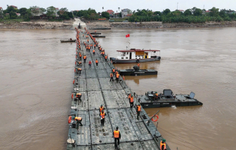 Khẩn cấp cắt cầu phao Phong Châu do nước chảy xiết