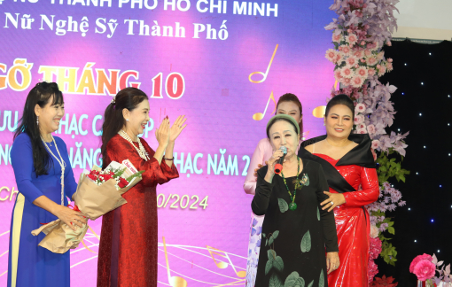 Thắm tình nghệ sĩ với “Gặp gỡ tháng 10”