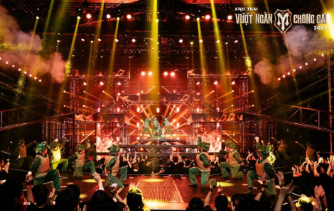 'Anh trai vượt ngàn chông gai' mang các 'chiến hạm couple' lên sân khấu