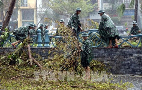 Quân đội chuẩn bị 11 máy bay, 2 trực thăng và 280.000 người ứng phó với bão Trà Mi