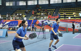 Các đấng mày râu “đỡ đần” vợ tại Giải Pickleball Báo Phụ nữ TPHCM