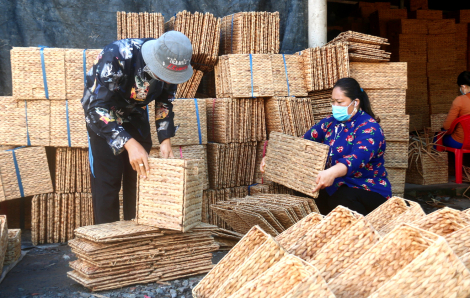 Làm giàu và tạo việc làm cho nhiều người từ nghề đan lục bình