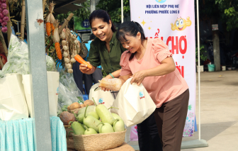 Phiên chợ tràn ngập niềm vui