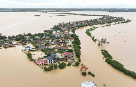 Hình ảnh "rốn lũ" Lệ Thủy ngập trong biển nước