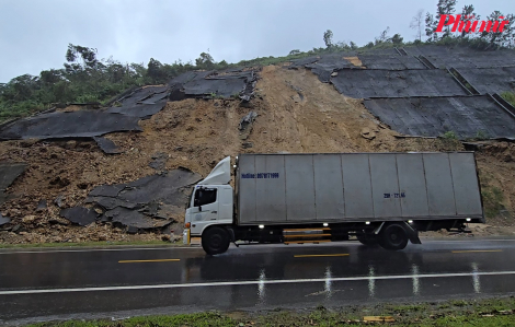 Kinh hãi những quả đồi nứt toác đe dọa an toàn trên cao tốc La Sơn - Hòa Liên