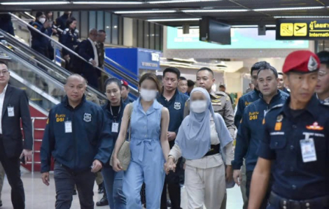 Trốn 13 lệnh truy nã, YouTuber nổi tiếng lộ thân phận vì không biết hát quốc ca