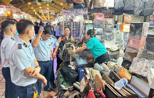 Tiểu thương Saigon Square, chợ Bến Thành lại đóng sạp, “né” kiểm tra