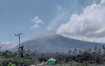 4 sân bay tạm đóng cửa vì núi lửa phun trào ở Indonesia