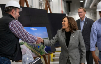 Kamala Harris – Người phụ nữ da màu đầu tiên thách thức giấc mơ Tổng thống Mỹ