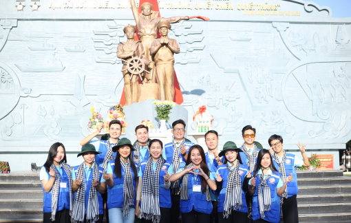 Khởi hành hải trình thăm quân và dân vùng biển đảo Tây Nam