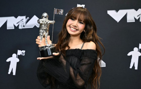 Lisa của BlackPink nhận giải nữ ca sĩ đông fan nhất tại MTV EMA 2024