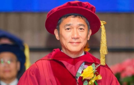Lương Triều Vỹ nhận bằng tiến sĩ danh dự