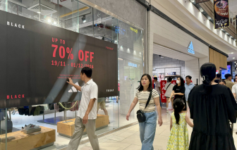 Black Friday sớm, hàng thời trang giảm 70% giá bán, người mua vẫn vắng