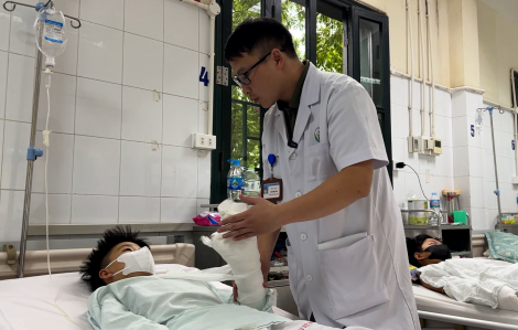 3 trẻ dập, gãy tay chân vì chơi pháo tự chế