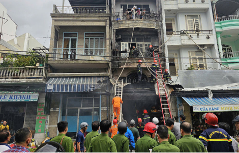 Cháy tiệm dịch vụ mai táng, 4 người chết