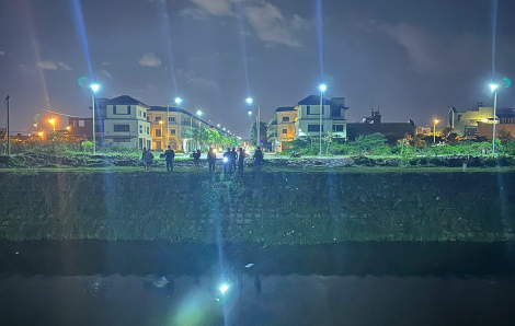 Đi theo Google Maps, thanh niên lao xe máy xuống mương trong đêm tối