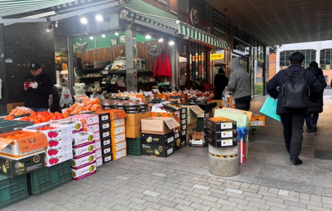 Người dân Hàn Quốc ùn ùn đi mua nhu yếu phẩm sau thiết quân luật