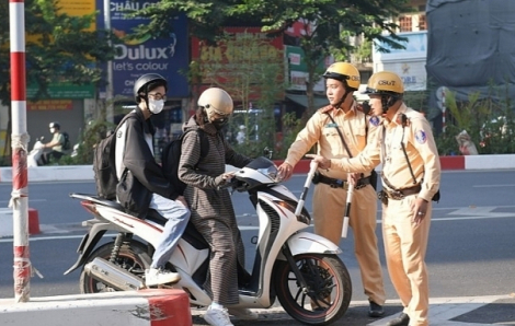 Từ năm 2025, Cảnh sát giao thông mặc thường phục được yêu cầu dừng phương tiện
