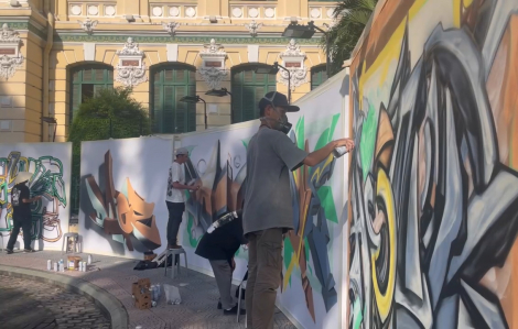 5 nghệ sĩ graffiti tranh tài trước Bưu điện TPHCM