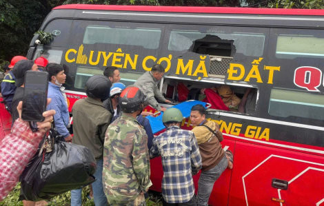 Xe giường nằm bất ngờ lao xuống lề đường quốc lộ 1A, nhiều người bị thương