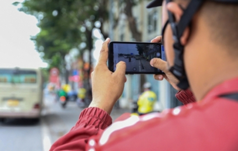 Dân quay clip vi phạm luật giao thông đăng lên mạng, CSGT vào cuộc xử lý