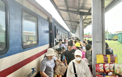 “Cháy” vé tàu hỏa dịp tết, vé máy bay còn nhiều