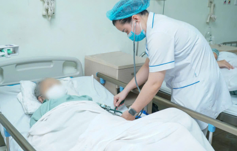 Thủng dạ dày vì tự ý dùng thuốc giảm đau cột sống