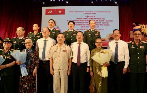 Lãnh đạo TPHCM mong quân đội tiếp tục phát huy truyền thống tốt đẹp "Bộ đội Cụ Hồ"