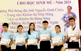 Học bổng Ánh Sen cho học sinh khiếm thị