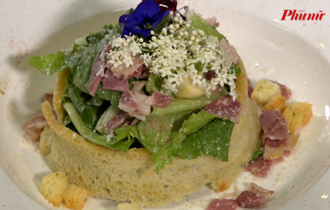 Tăng vị béo cho món salad với sốt Caesar