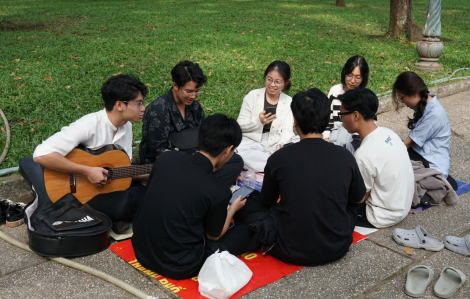 Giới trẻ TPHCM nói gì về văn hóa cà phê bệt từ sáng đến đêm?