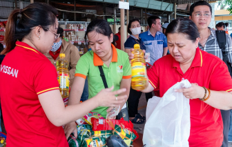 Hơn 2,6 tỉ đồng chăm lo tết cho người lao động SATRA