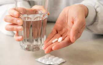 Lạm dụng giảm đau bằng paracetamol làm tăng nguy cơ loét dạ dày, suy tim