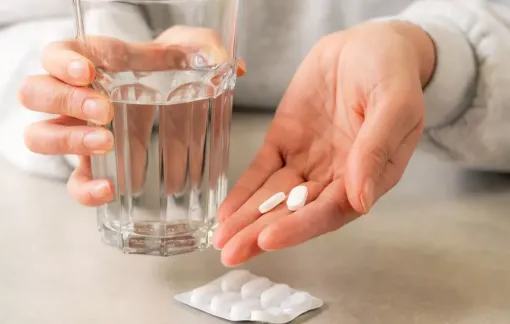 Lạm dụng giảm đau bằng paracetamol làm tăng nguy cơ loét dạ dày, suy tim