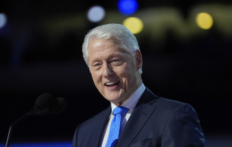 Cựu Tổng thống Bill Clinton nhập viện trước ngày Giáng sinh