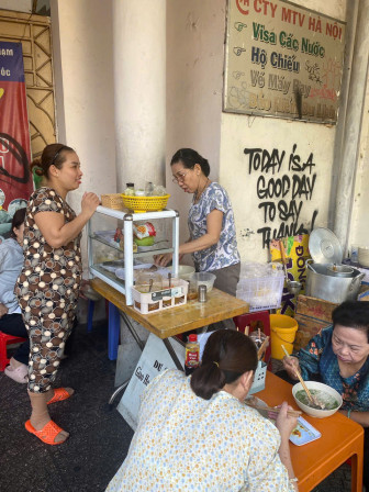 Quán vỉa hè thôi mà ngon đến úp tô
