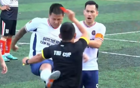 Cựu tuyển thủ Việt Nam hành hung trọng tài ở giải phong trào