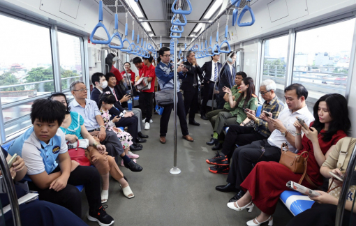 Metro số 1 phục vụ gần 39.000 lượt khách trong ngày thứ 2