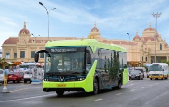 Du khách Nha Trang có thể di chuyển từ sân bay ra Vinpearl bằng buýt điện