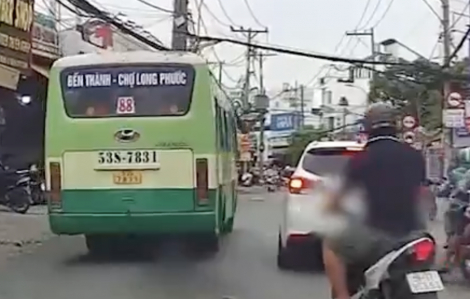 Tài xế xe buýt 88 vượt ẩu bị đình chỉ 24 tháng
