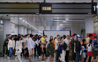 Metro số 1 TPHCM tiếp tục hút hàng ngàn người dân trải nghiệm cuối tuần