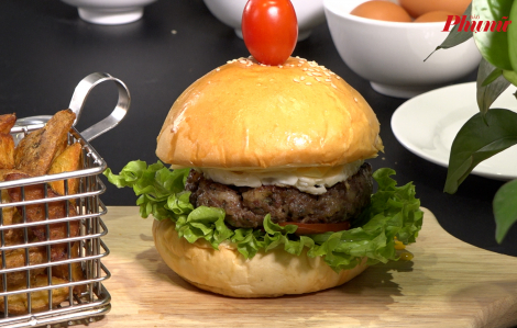 Tự làm hamburger thịt bò ngon như khách sạn 5 sao ngay tại nhà