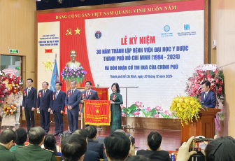 Bệnh viện Đại học Y Dược TPHCM đón nhận danh hiệu Anh hùng Lao động