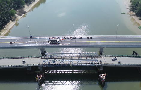 Người dân quận 7 và Nhà Bè vui mừng vì từ nay không còn chịu cảnh kẹt xe trên cầu Phước Long