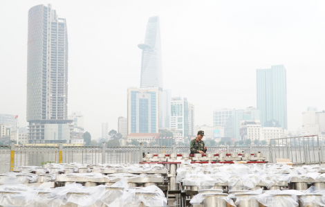 TPHCM gấp rút chuẩn bị thời khắc bắn pháo hoa đón năm mới 2025